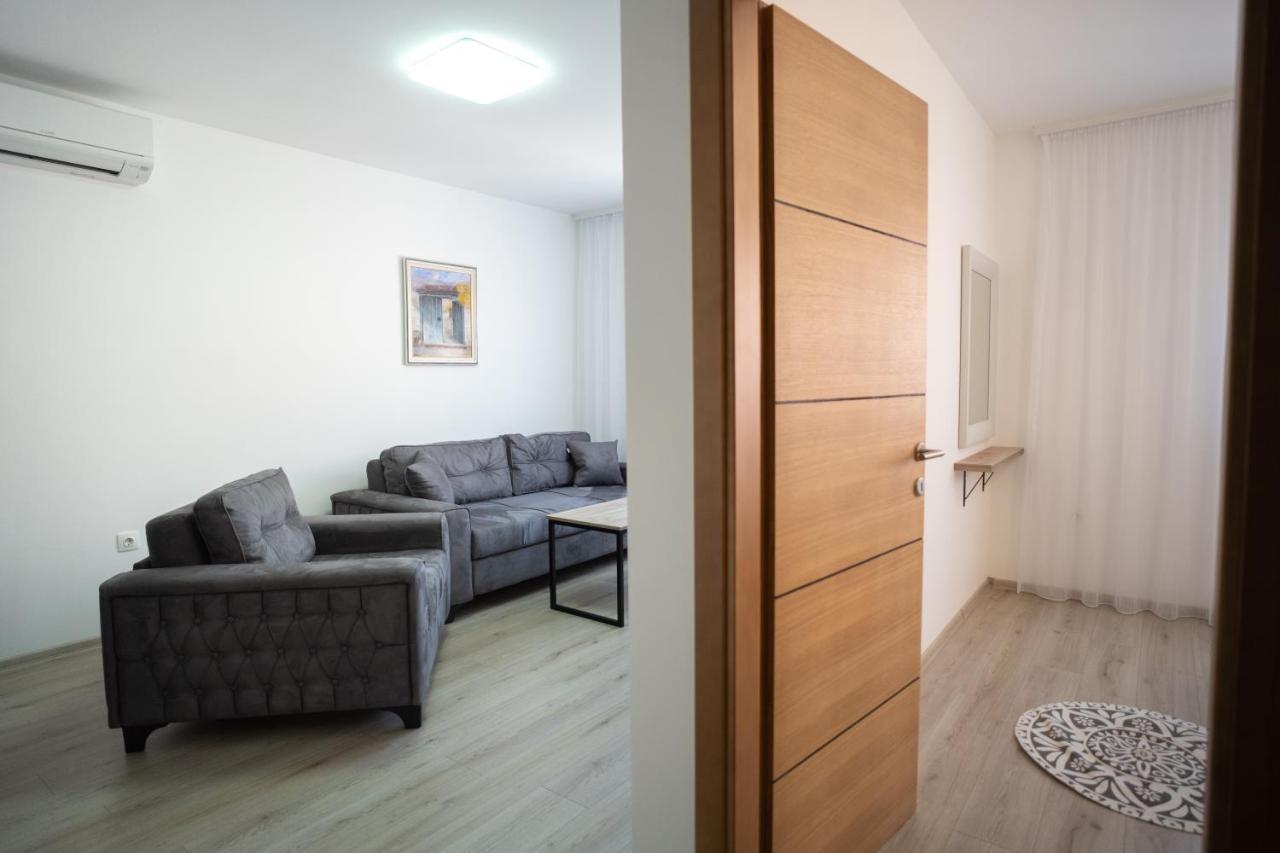 Apartments And Rooms Smile Мостар Екстер'єр фото