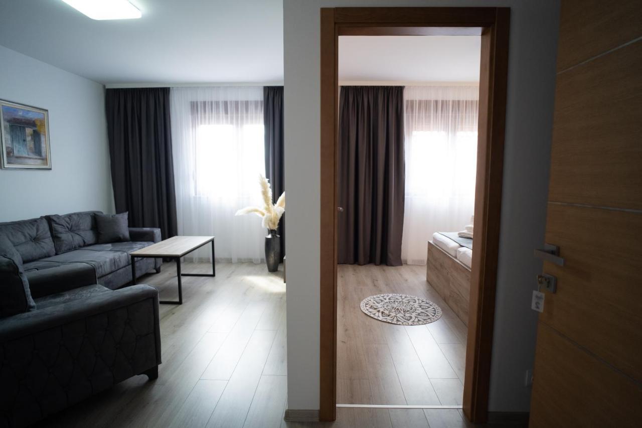 Apartments And Rooms Smile Мостар Екстер'єр фото